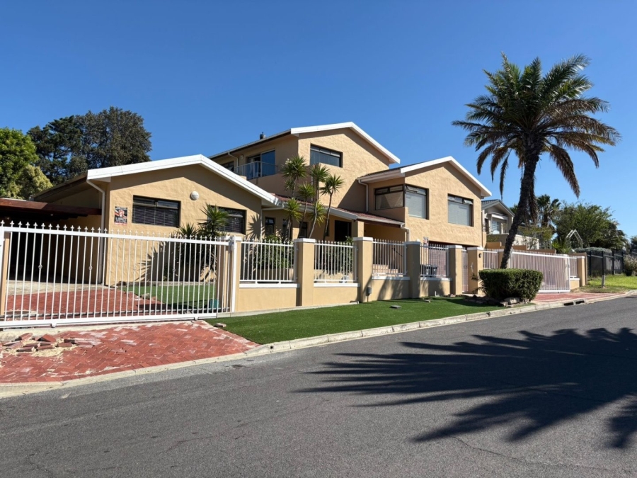 4 Bedroom Property for Sale in Flamingo Vlei Western Cape